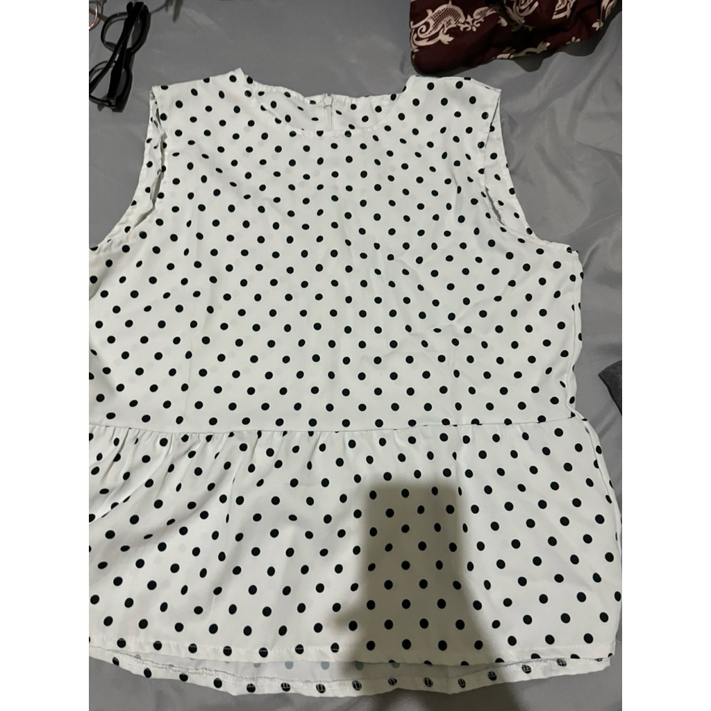 Preloved inner polkadot white