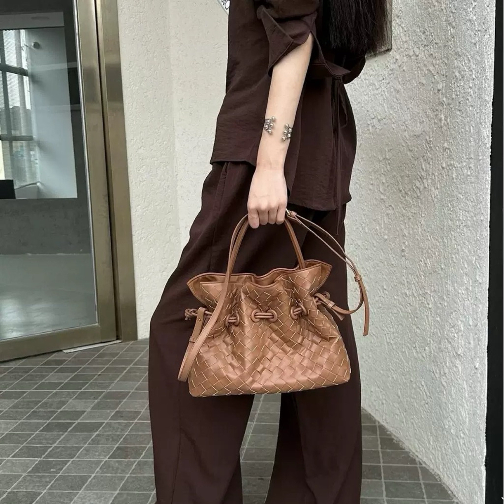 Tas Wanita Kulit Asli – Woven Drawstring Shoulder & Crossbody Bag NB009