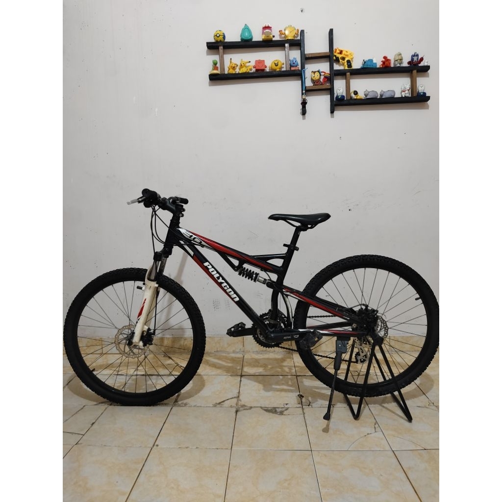 Sepeda Fullsus Polygon Broadway 3.0 Ban 26" (bekas pakai)