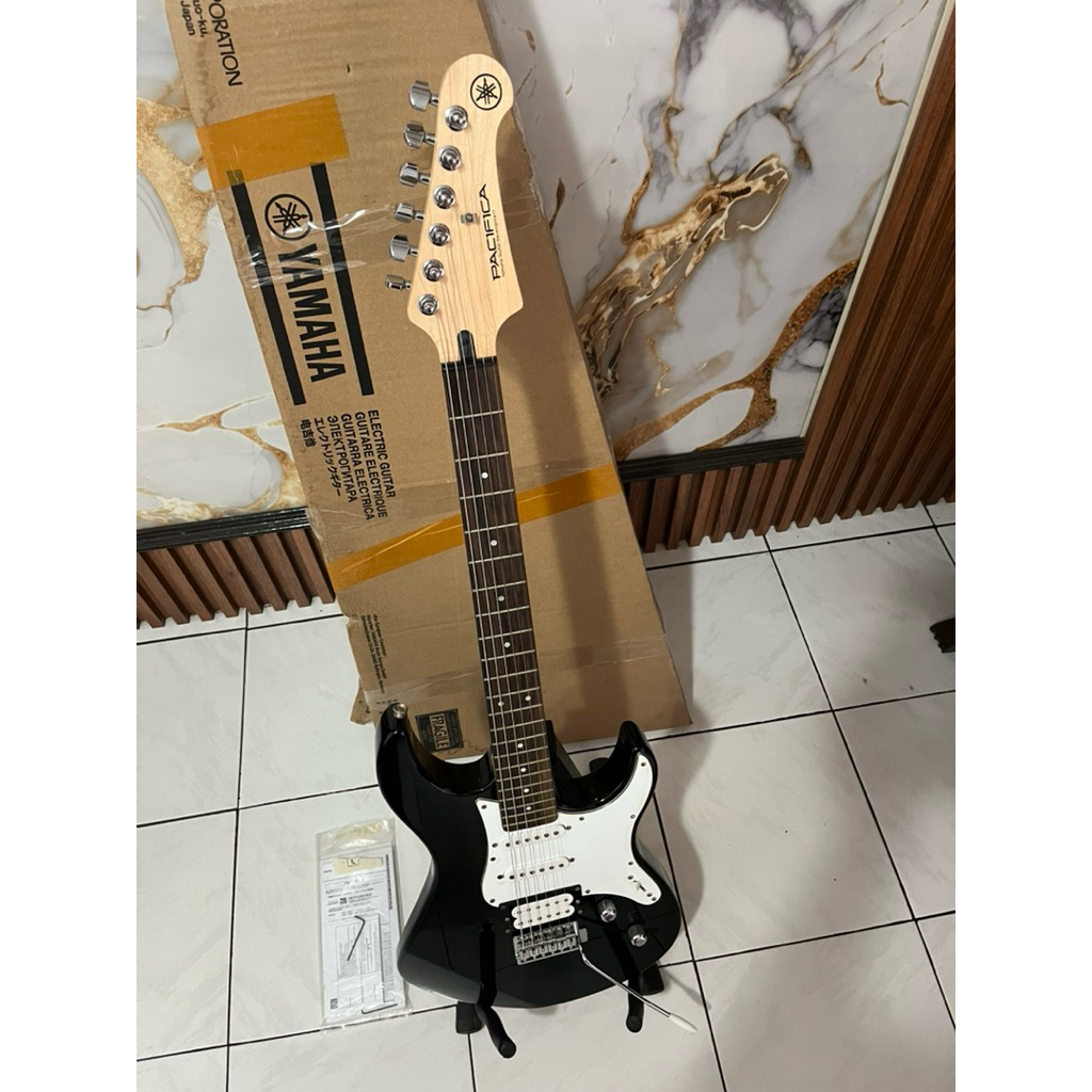gitar yamaha pacifica 112v second original