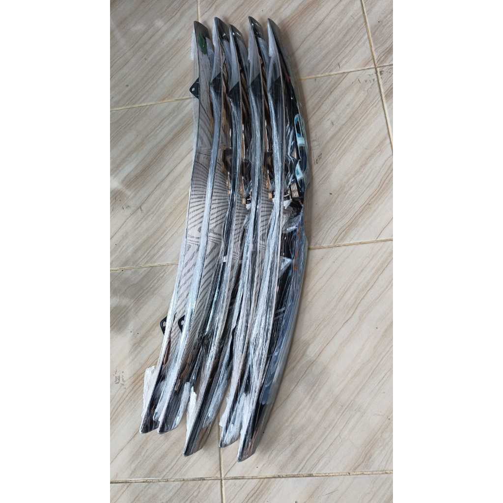 Innova (2008-2011)-Grill Hood