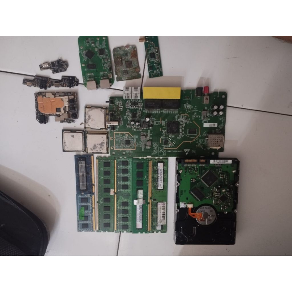 Ram pc 4 doubel icRam laptop 2 double icProcessor lga 3 Mothebroard router ZTE Mesin hp poco M3 pro 