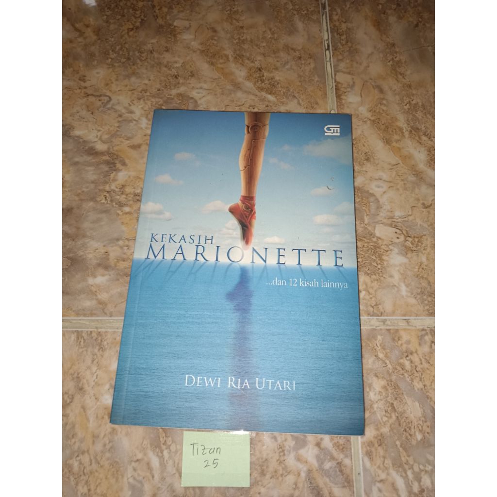 Buku Kekasih Marionette dan 12 kisah lainnya by Dewi Ria Utari