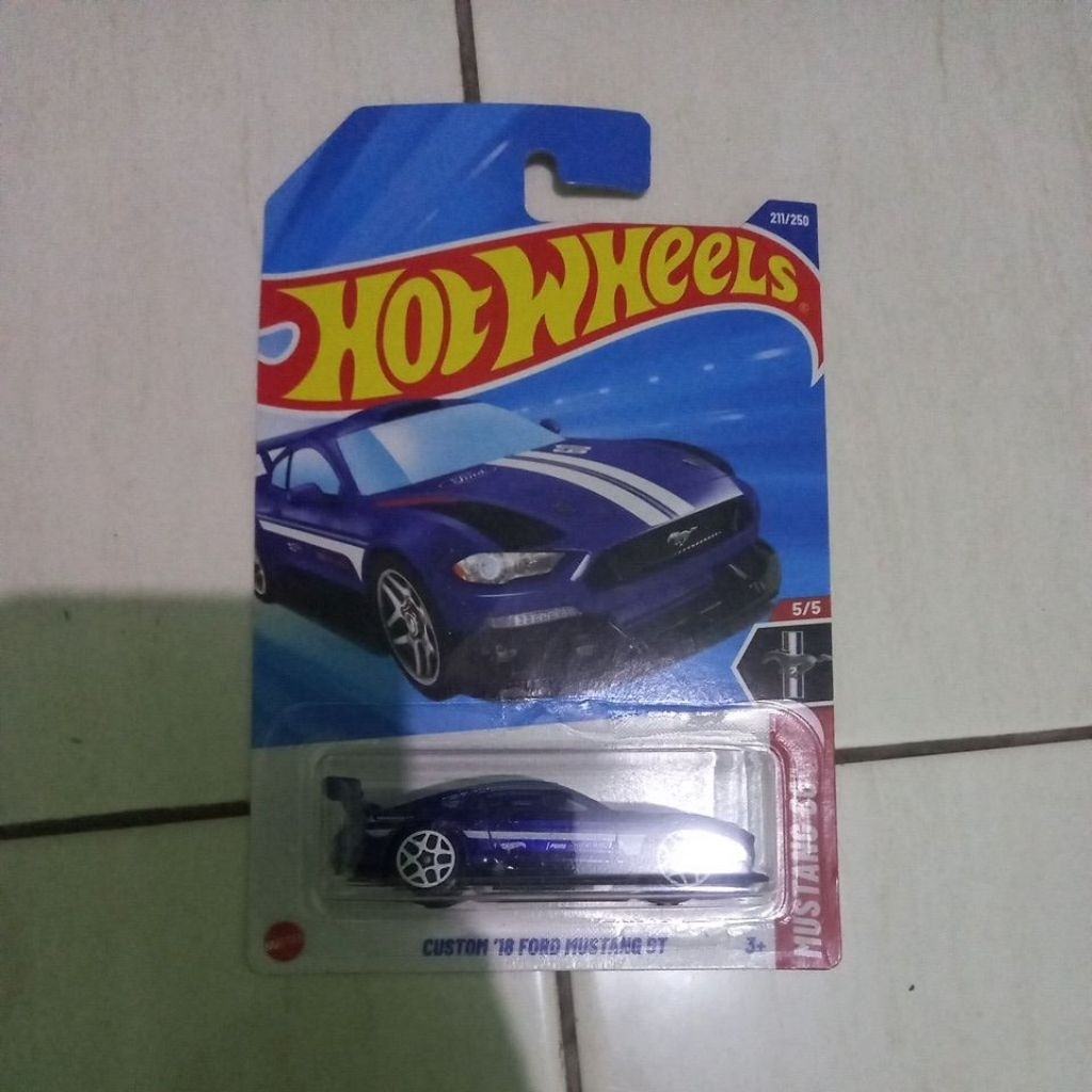 Hot Wheels Custom 18 Ford Mustang GT Mustang 60