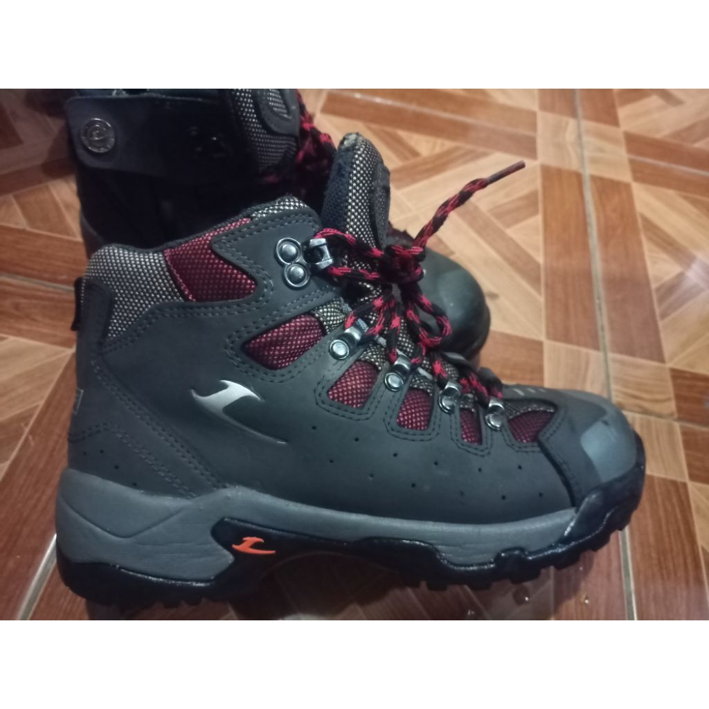 Sepatu Safety Bekas merk LECAF