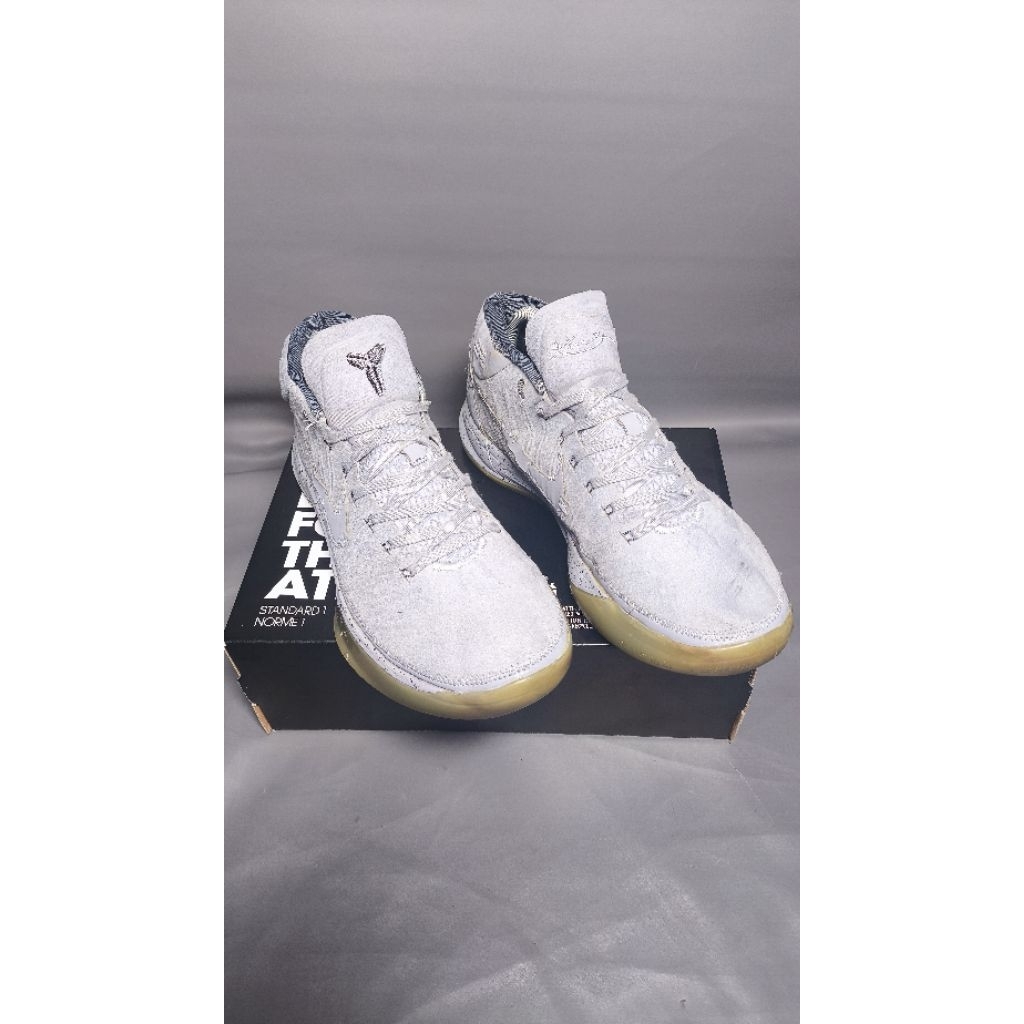 Sepatu basket casual sneakers Nike Kobe A.D Mid "Pure Platinum" second bekas