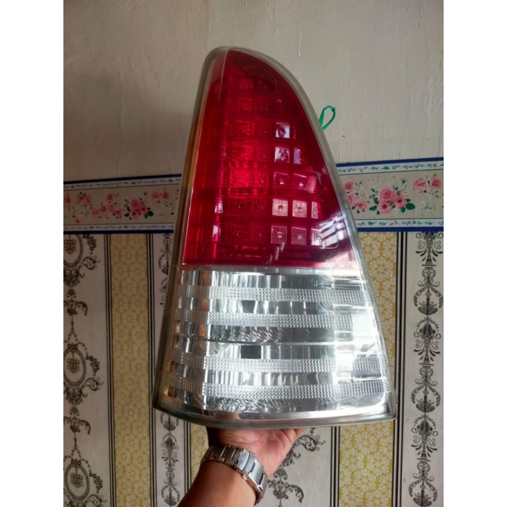 lampu innova lama 2010