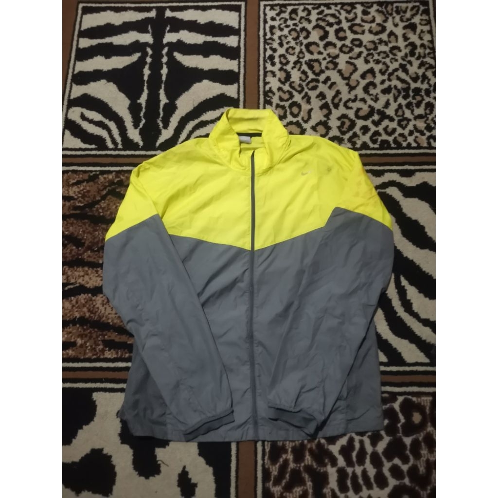 Jaket Running Nike
