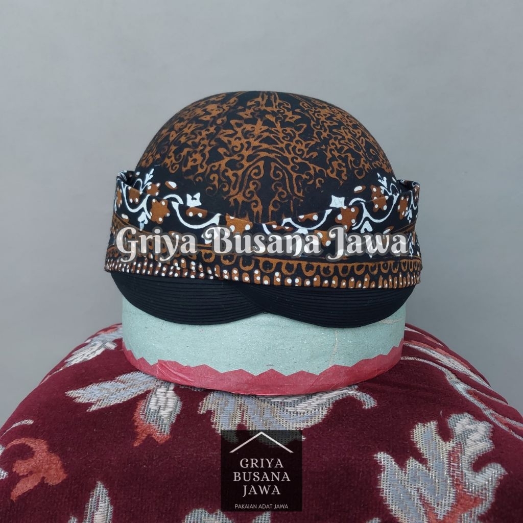 Blangkon Solo Kasatriyan Alusan Batik Latar Ireng