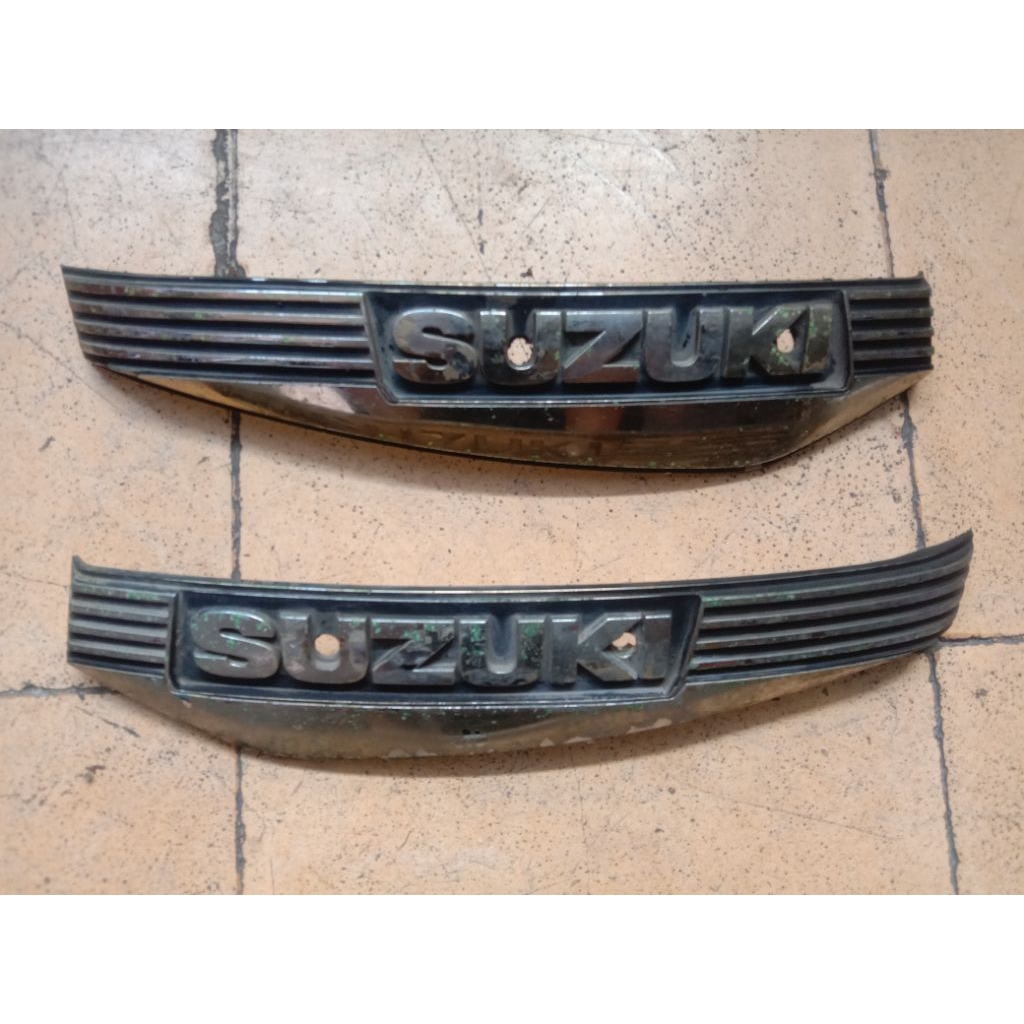 Emblem Logo Tangki Suzuki RC100 Original