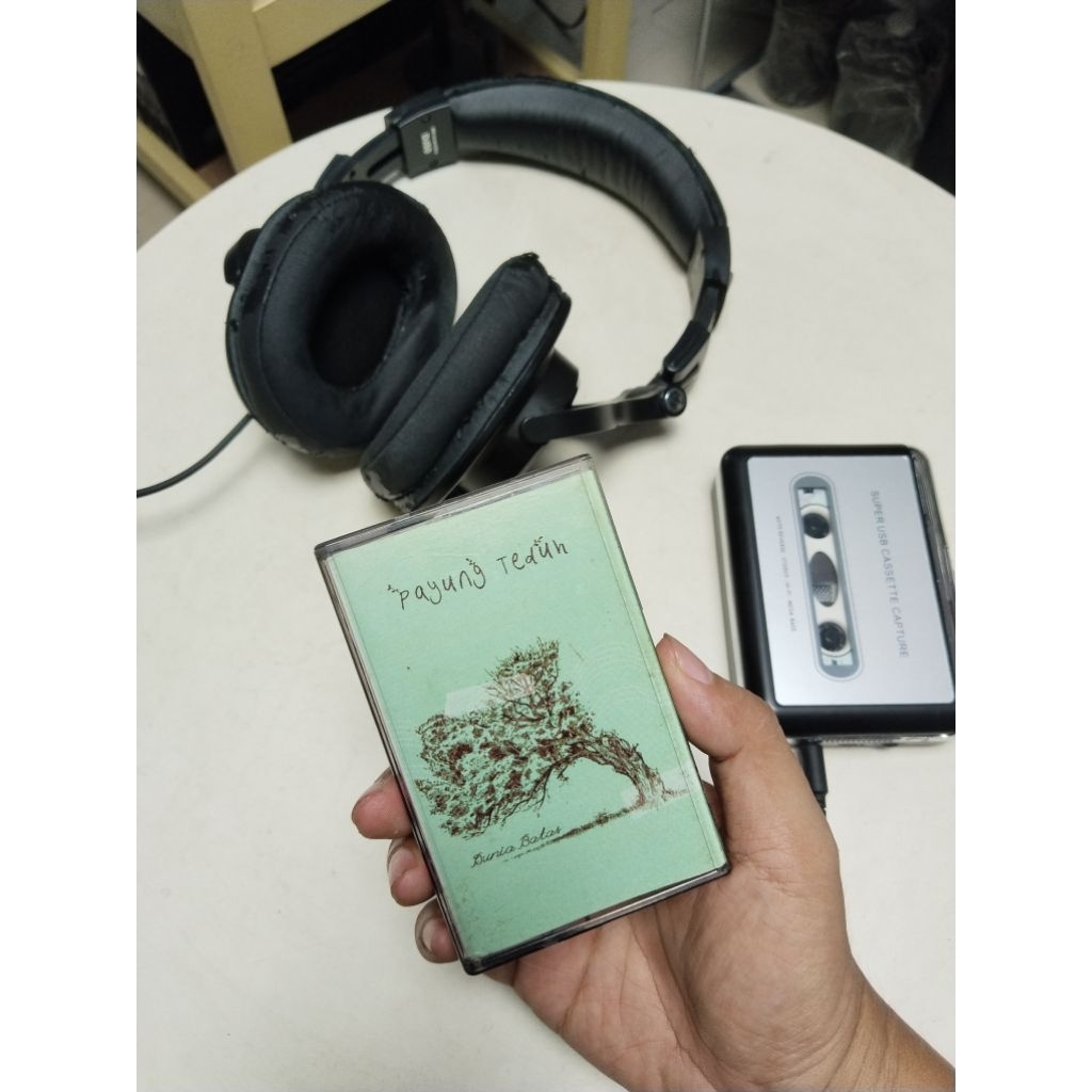 Kaset Payung Teduh