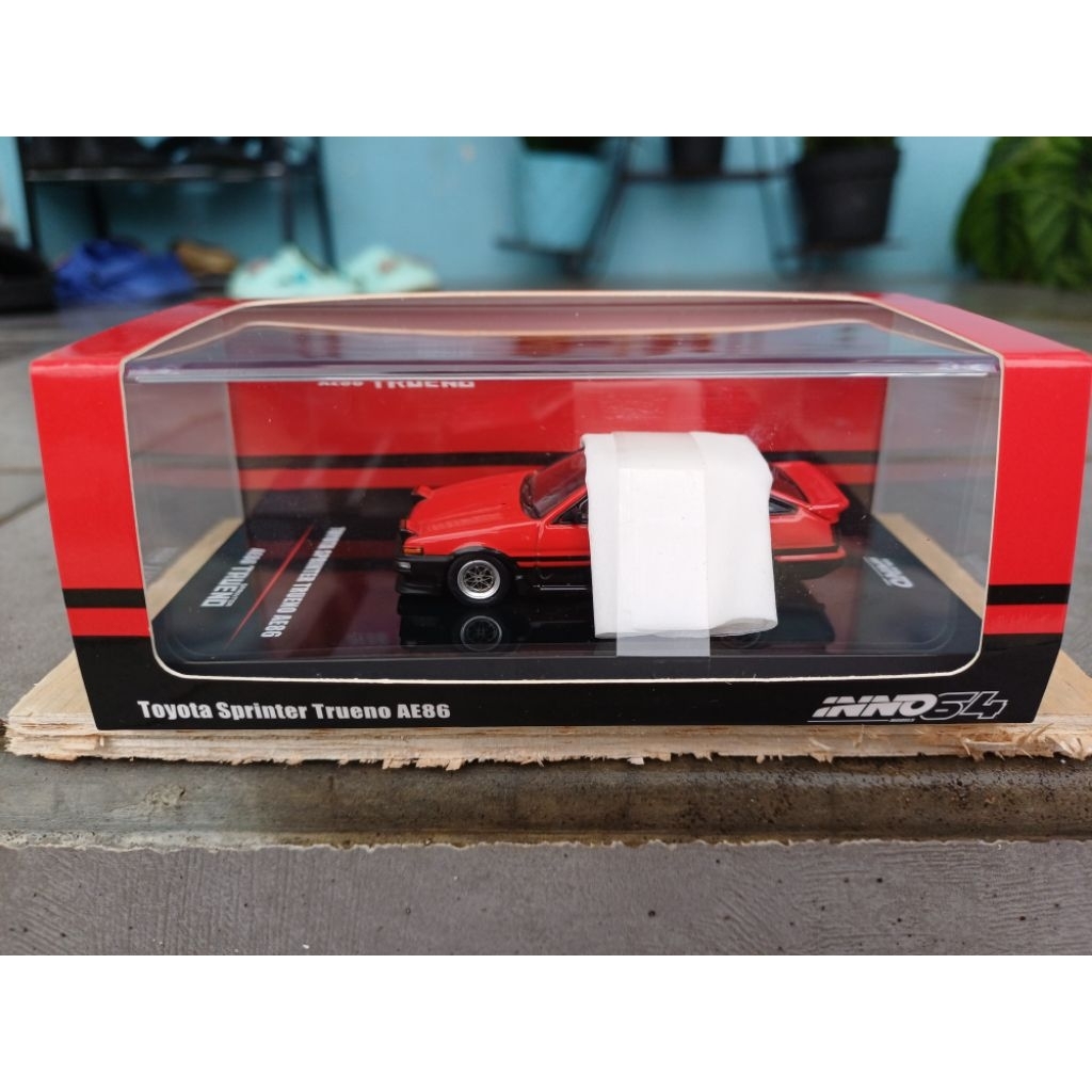 Inno64 Toyota Sprinter Trueno AE86 Red