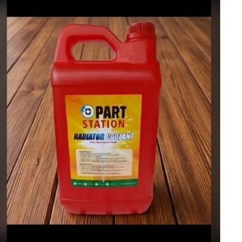 AIR COOLANT RADIATOR MOBIL WARNA MERAH KEMASAN 5 LITER