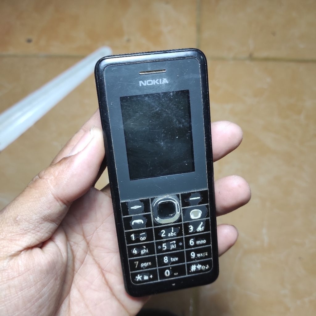 hp Nokia bekas off rusak buat pajangan sesuai di foto ( baca diskripsi)