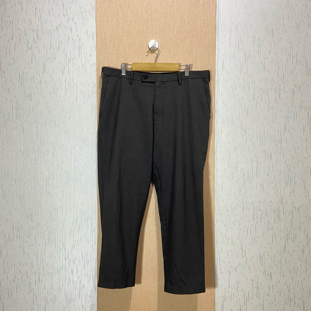 Work Pants UNIQLO AIRSENSE (Ultra Light) / Celana Bahan Pria / JP484 / Size 36