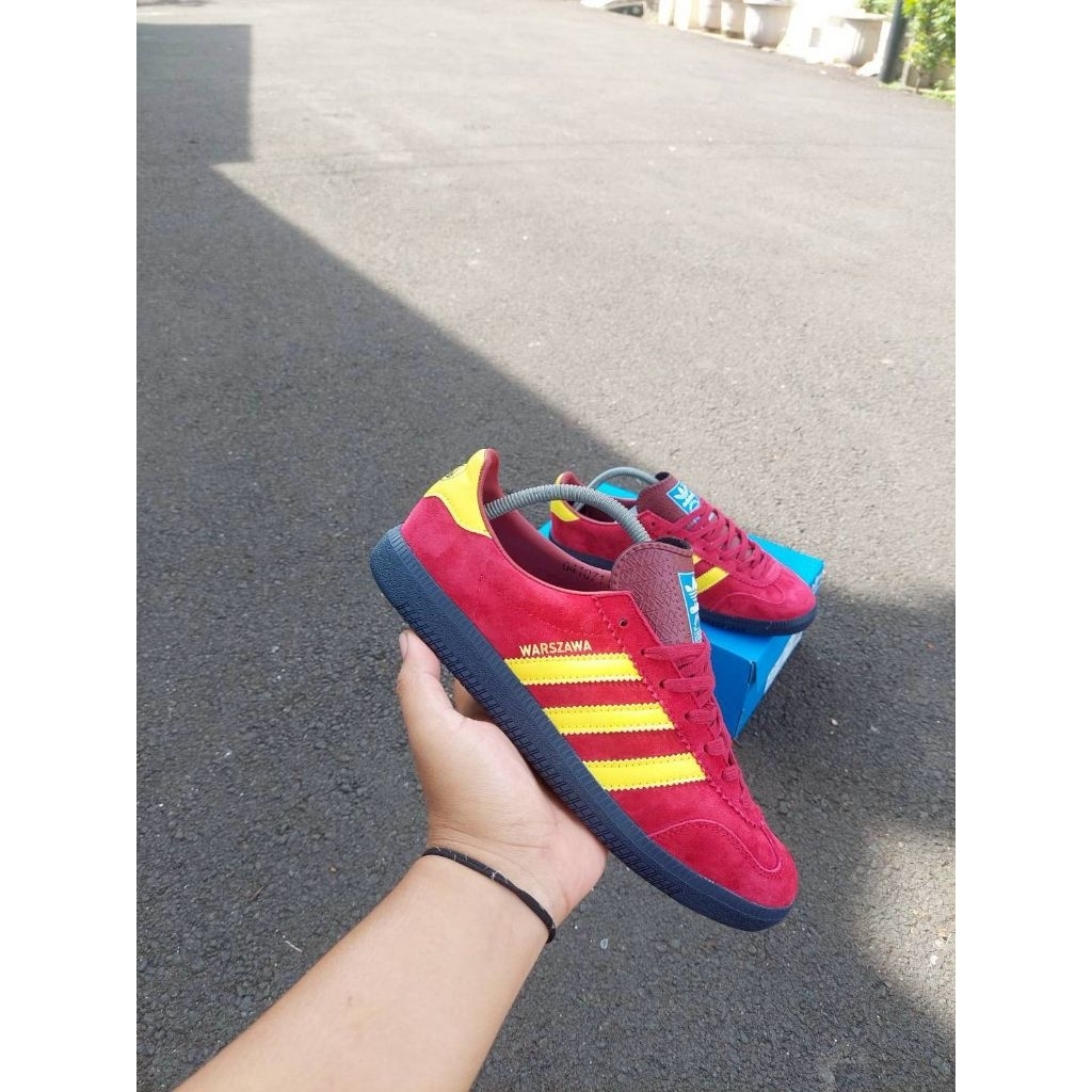 sepatu warzawa red