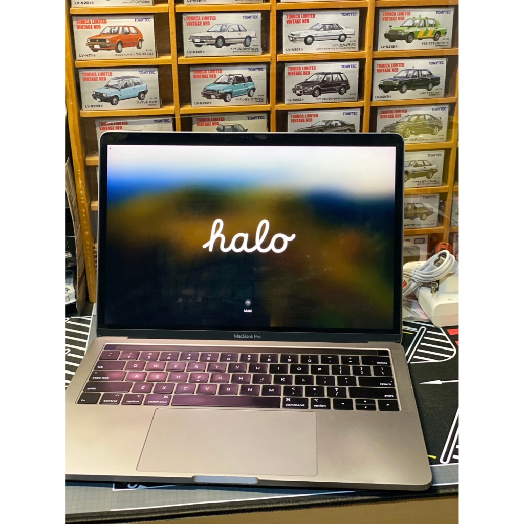 Macbook Pro A1989 13 inch bekas pemakaian pribadi