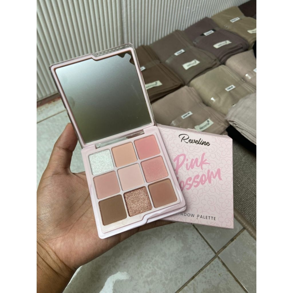 preloved NEW eyeshadow reveline