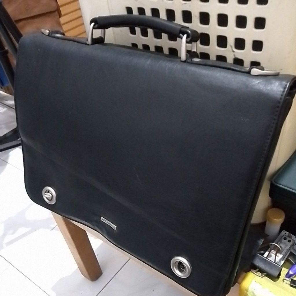 Tas Kerja Kulit Brand GENOVA...