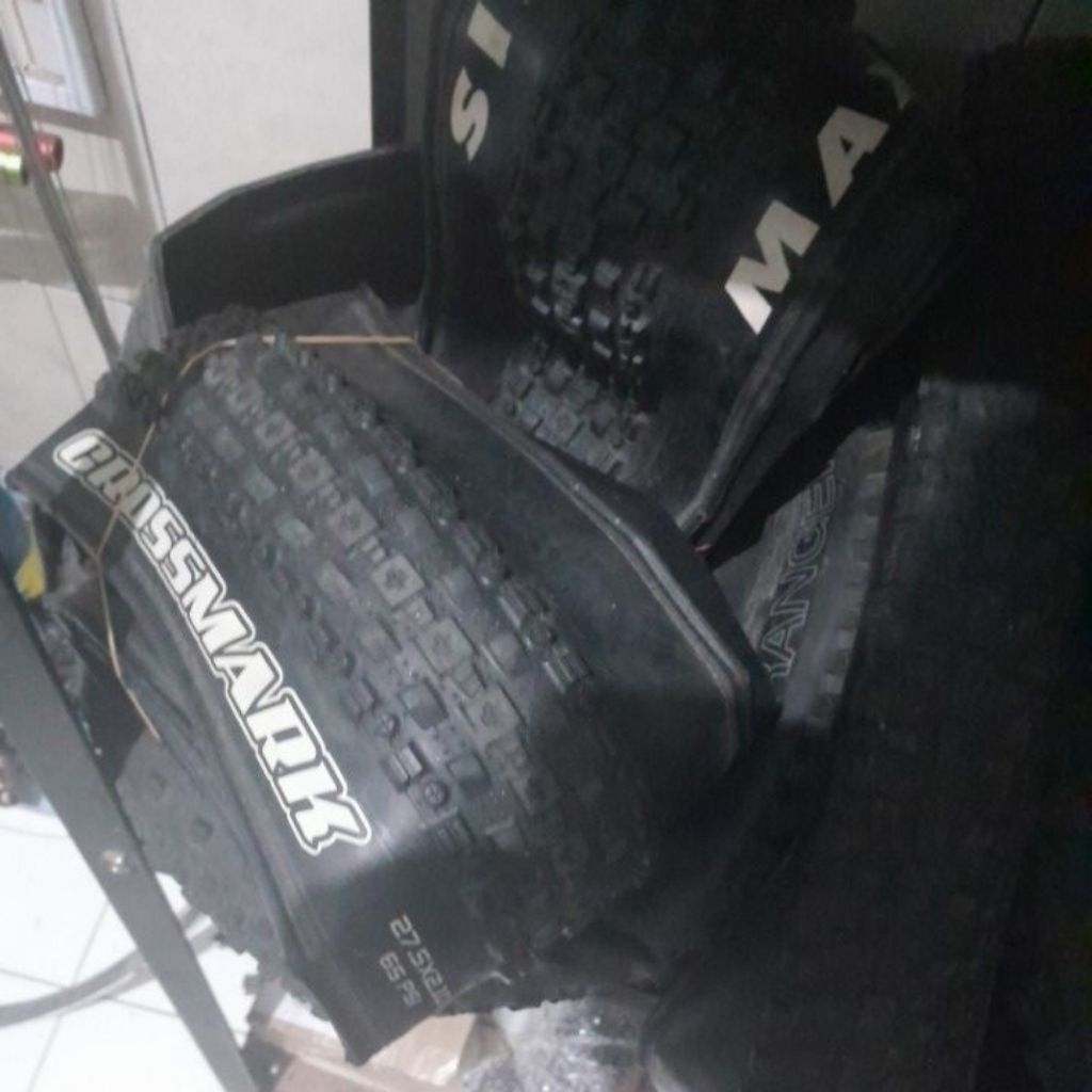 ban maxxis crossmark 27.5 x 2.10 luar dalam