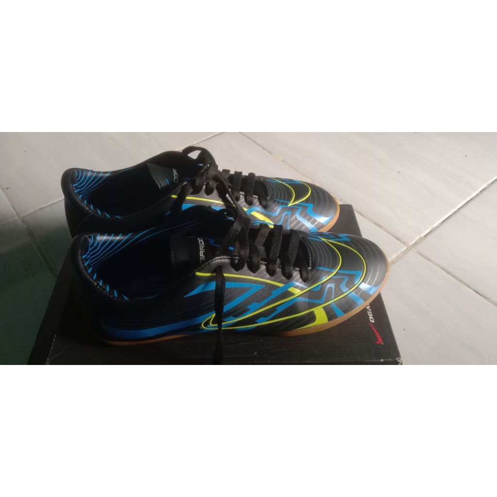 sepatu futsal Ogardo size 40