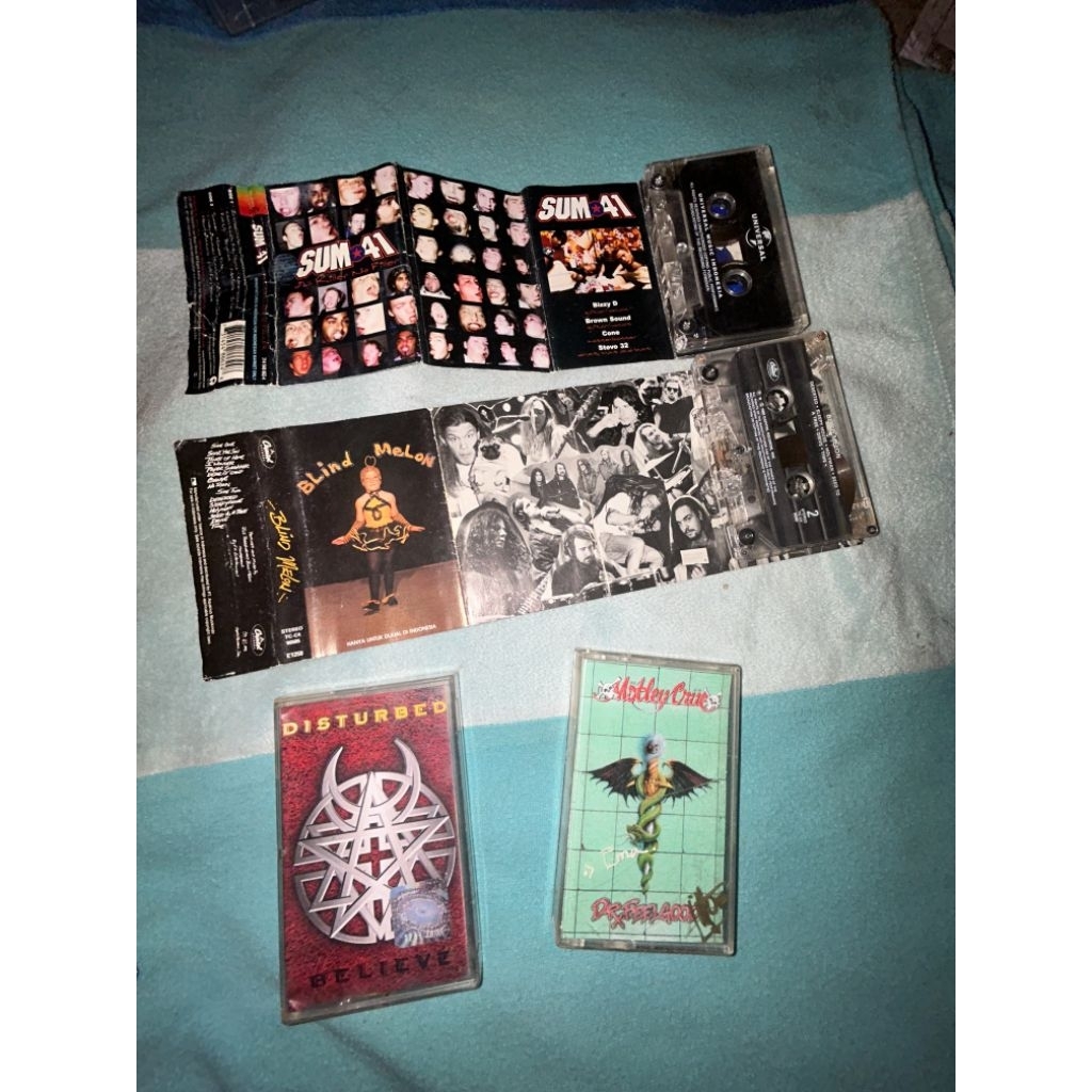 kaset pita sepaket sum41 blind melon dan disturbe Motley crue