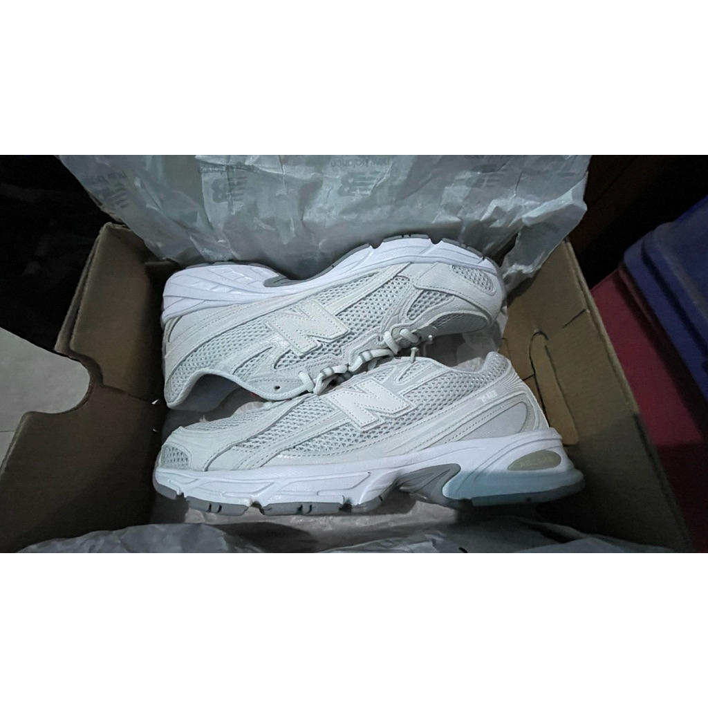 New Balance 740