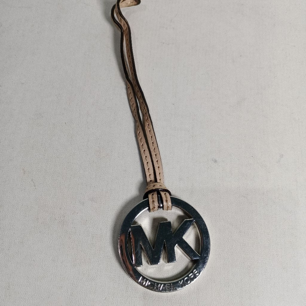 Bag Charm Gantungan Tas Kulit MK