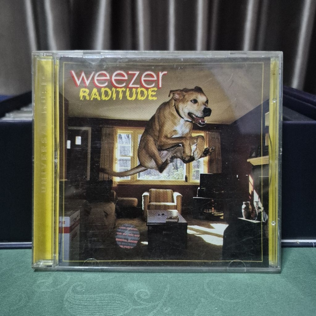 cd weezer - raditude (sample)