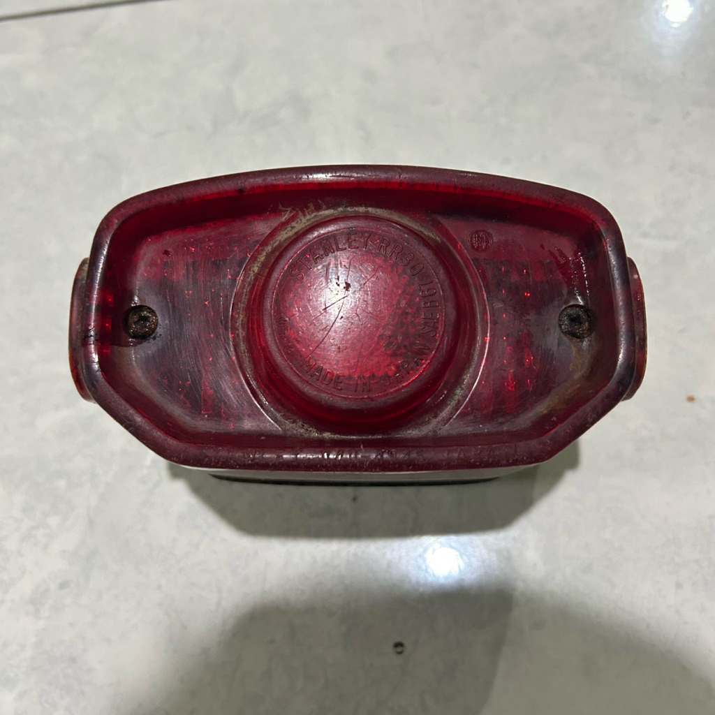 Stoplamp Lampu Belakang V75 L2G Original Copotan