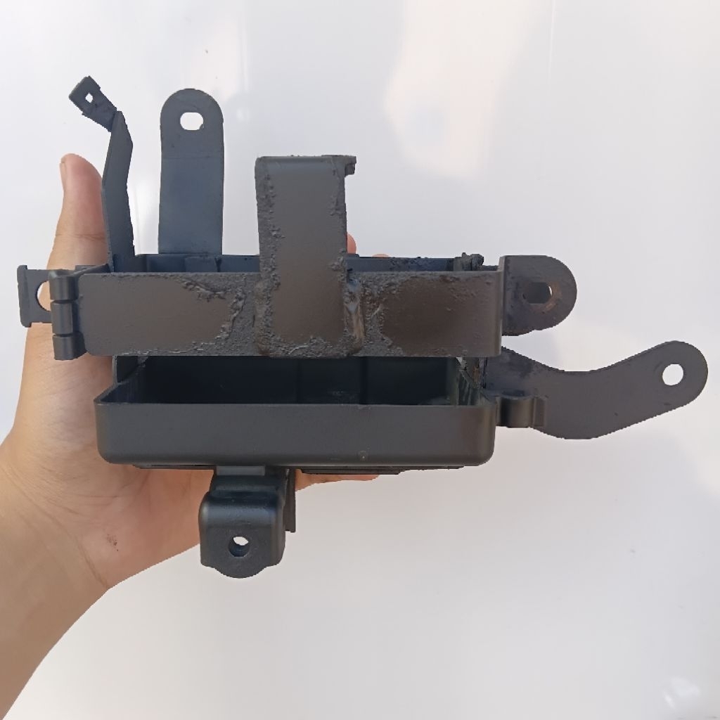 Tempat dudukan Aki New Megapro Monoshock Series Karbu