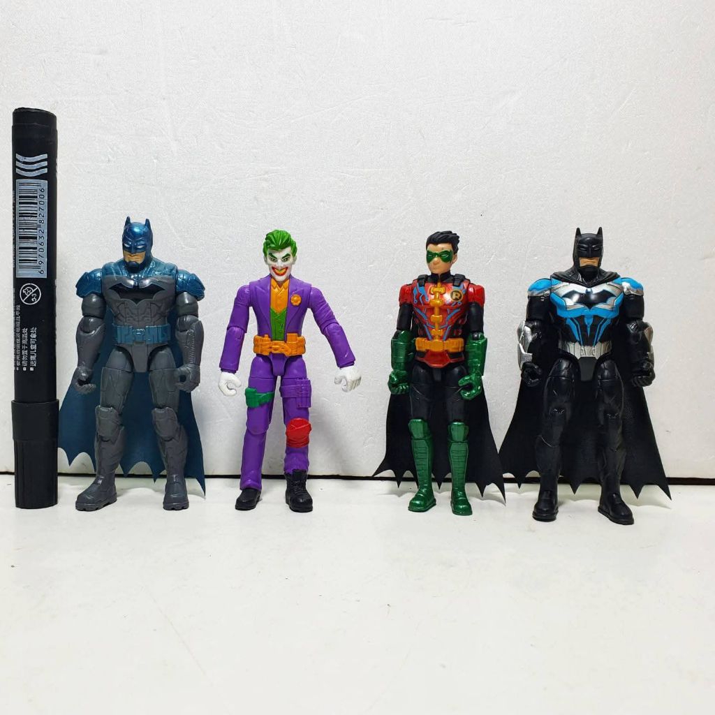 mainan action figureBatman, Robin, and The Joker,  armored Batman figure.spin master
tinggi sekitar 