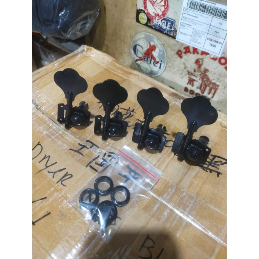 Drayer Puteran Gitar Bass Keriting 4 Senar Per Set Komplit