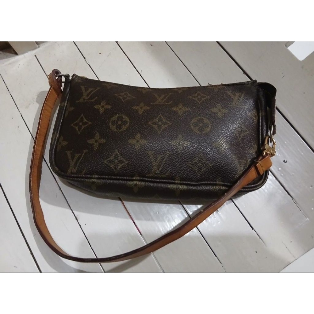LV Pochette 2017 Monogram Preloved