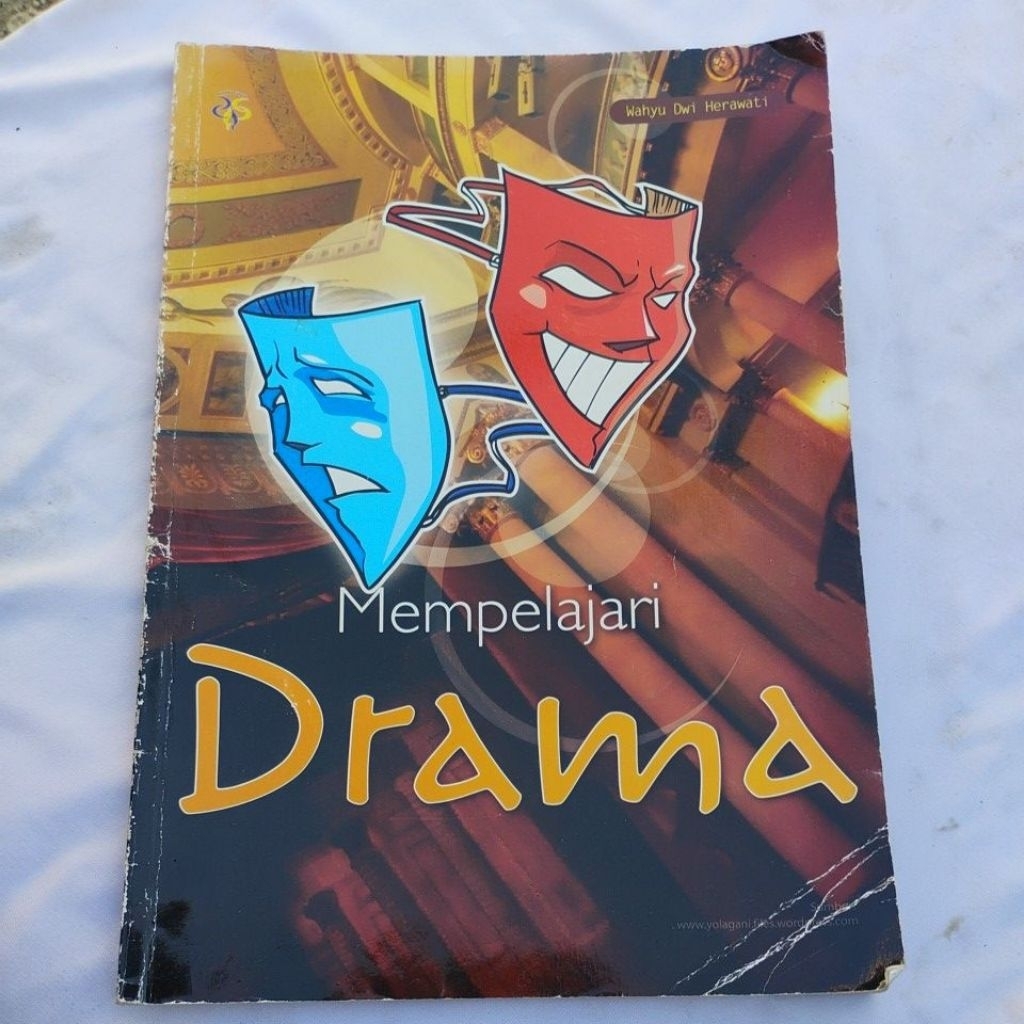 Buku Mempelajari Drama