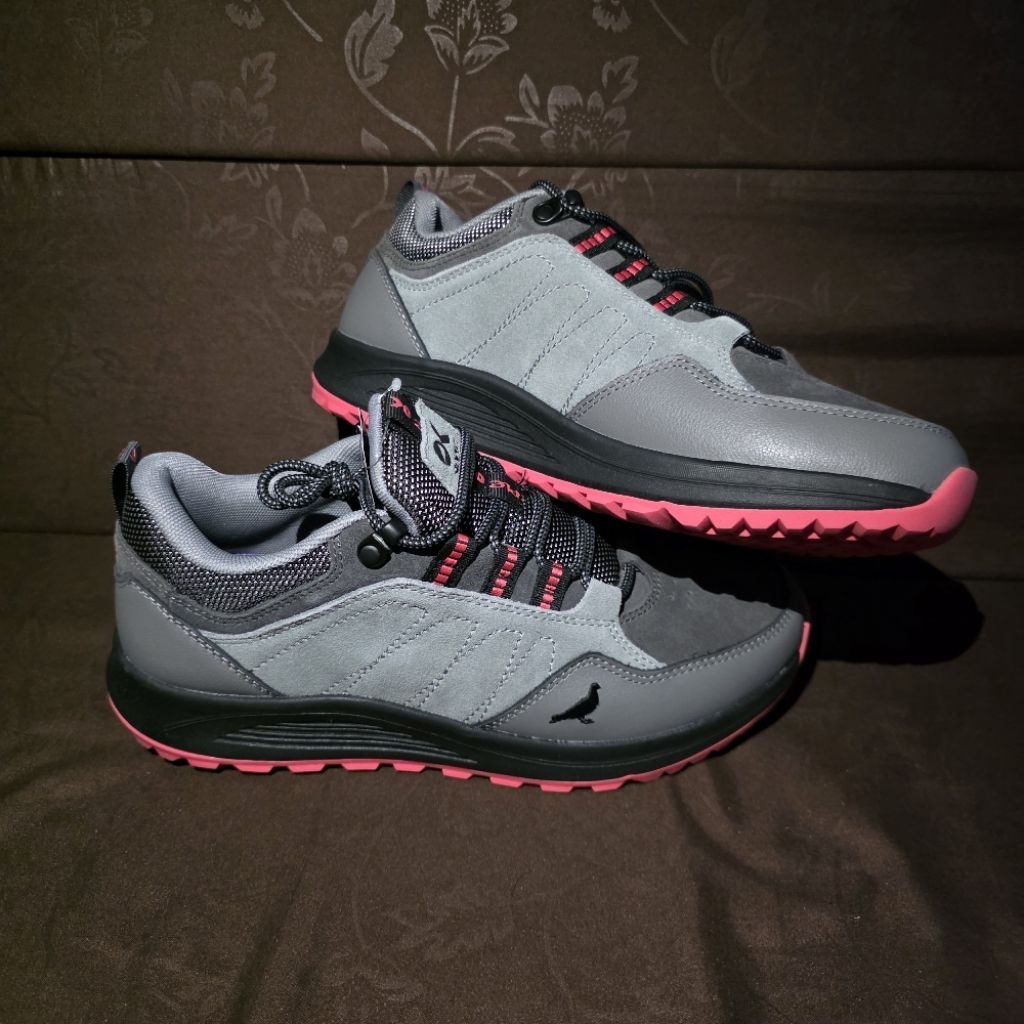 BNIB Kanky x Staple Story Fuji size 42