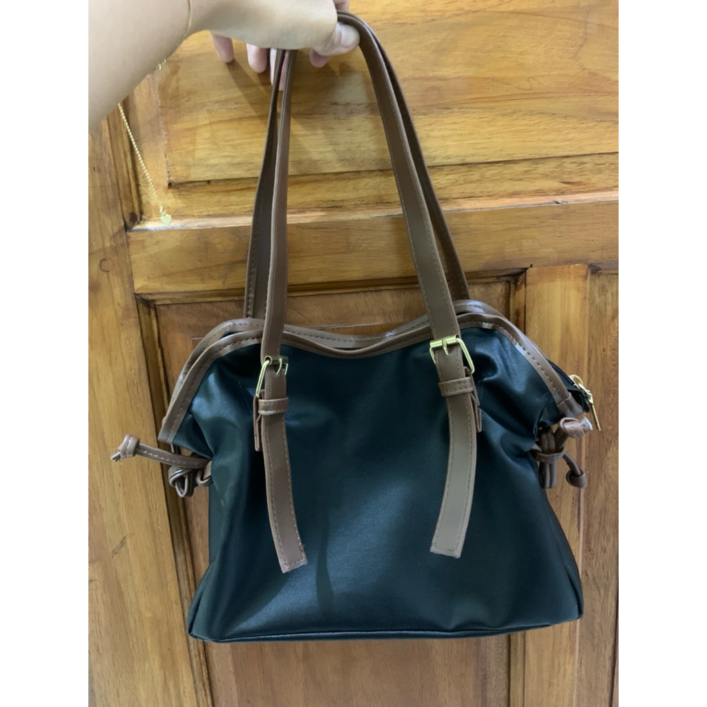 Prelove tas hitam cklat beli di benang raja batik