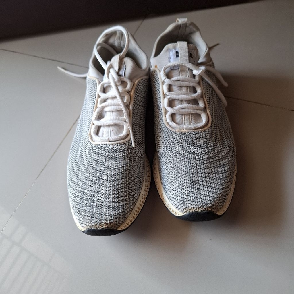 [PRELOVED] SEPATU HEIDEN HERITAGE HRTG ABU PUTIH SIZE 40