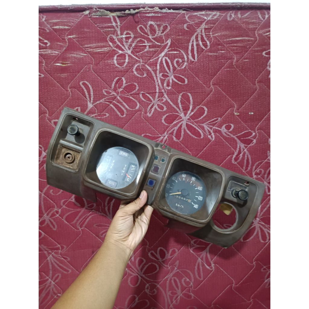 Speedometer mitsubishi Colt T 120 old