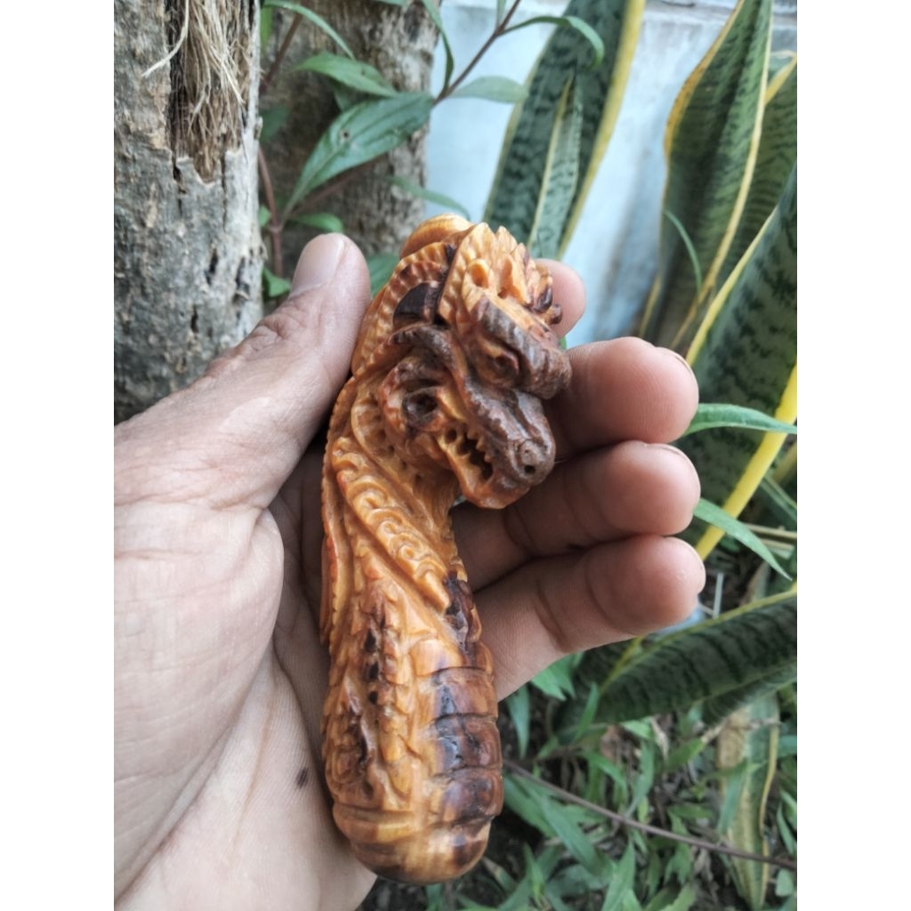 deder ukir bahan galih gaharu madu