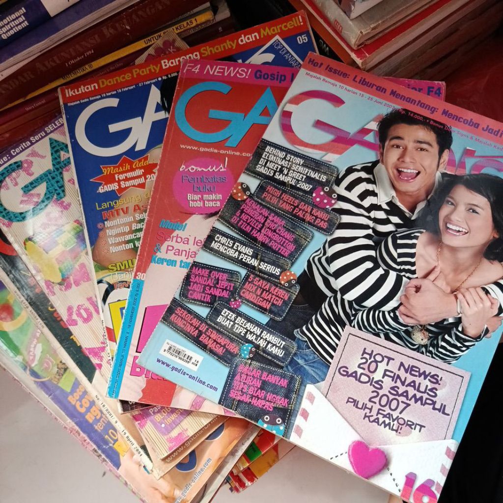 MAJALAH GADIS