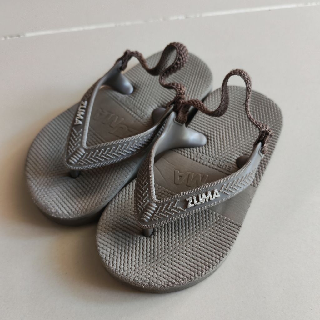 Preloved sandal anak zuma size 23/24