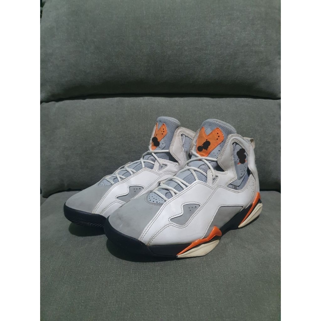 Sepatu Basket Second (Size 44)