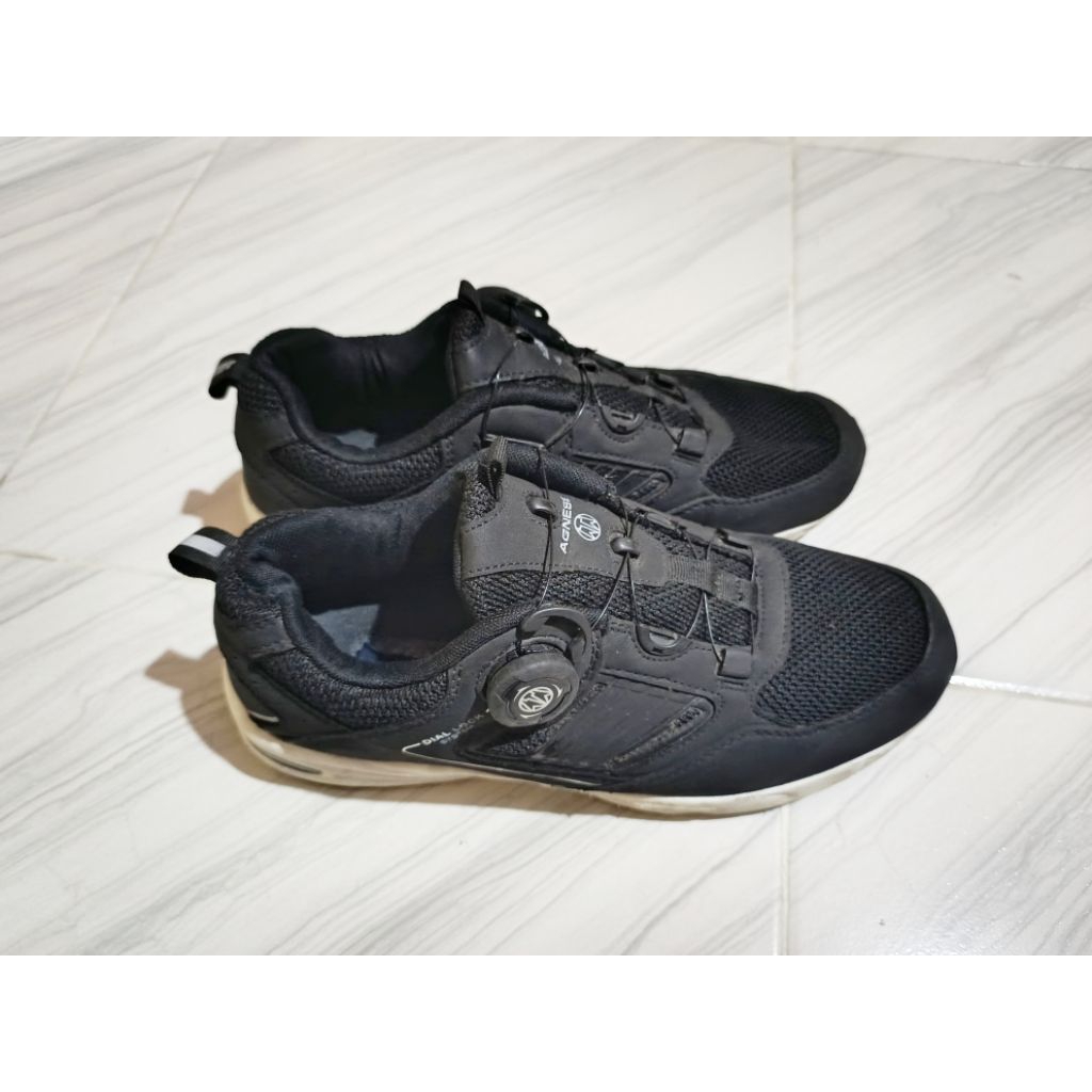 Sepatu second boa sistem size 41