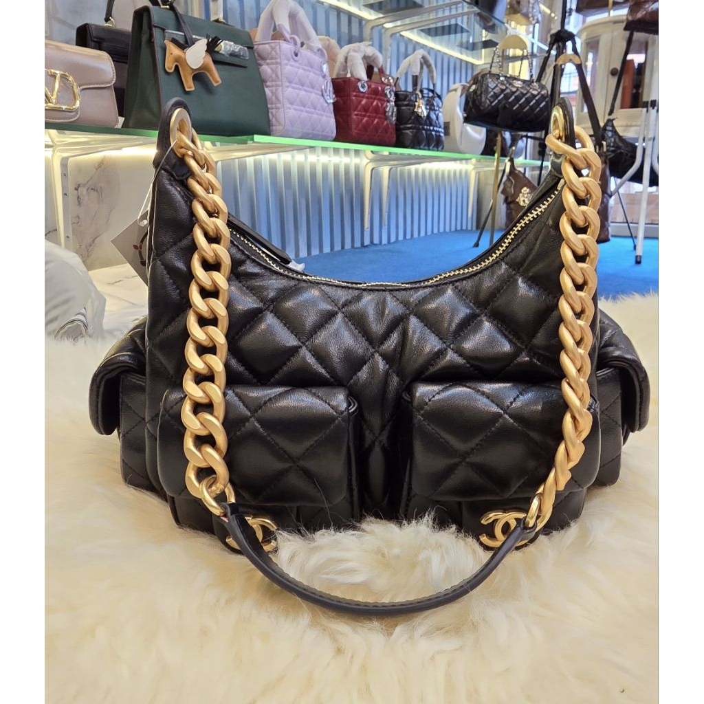 Tas Wanita Selempang Rantai Desain Elegan, Ringan, dan Praktis Warna Hitam