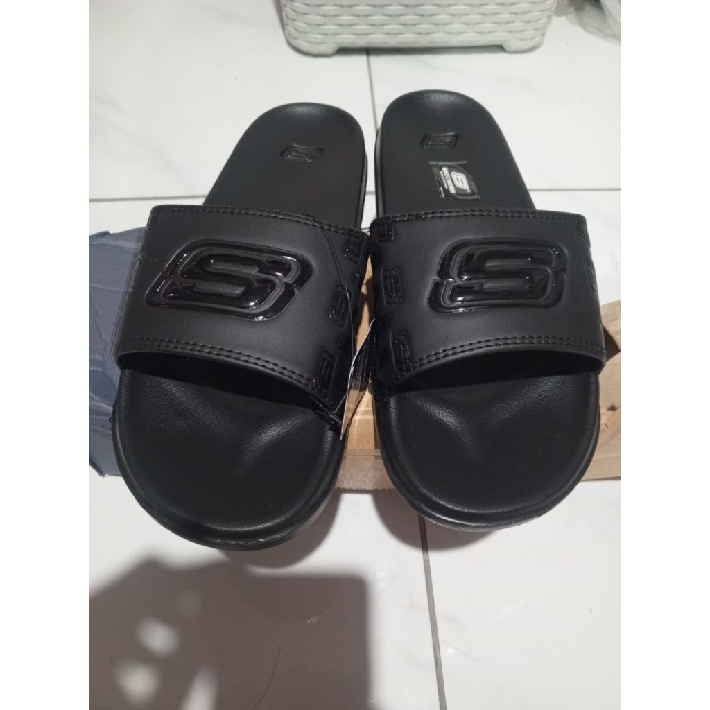 sendal slip on branded Skechers size 43 bukan second
