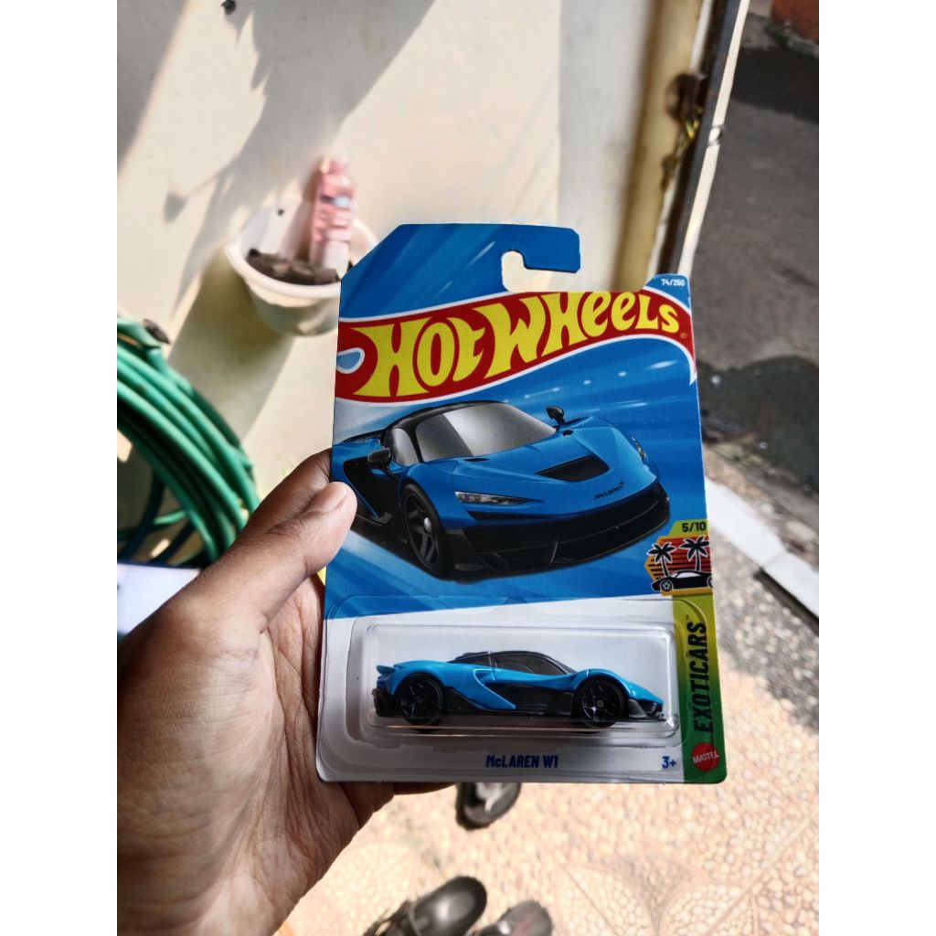 Hot Wheels McLaren Hw1 blue