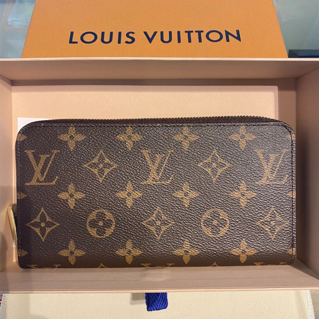 Dompet panjang wanita Louis Vuitton Zippy M41895 / M42616, terbuat dari kulit sapi dengan motif mono