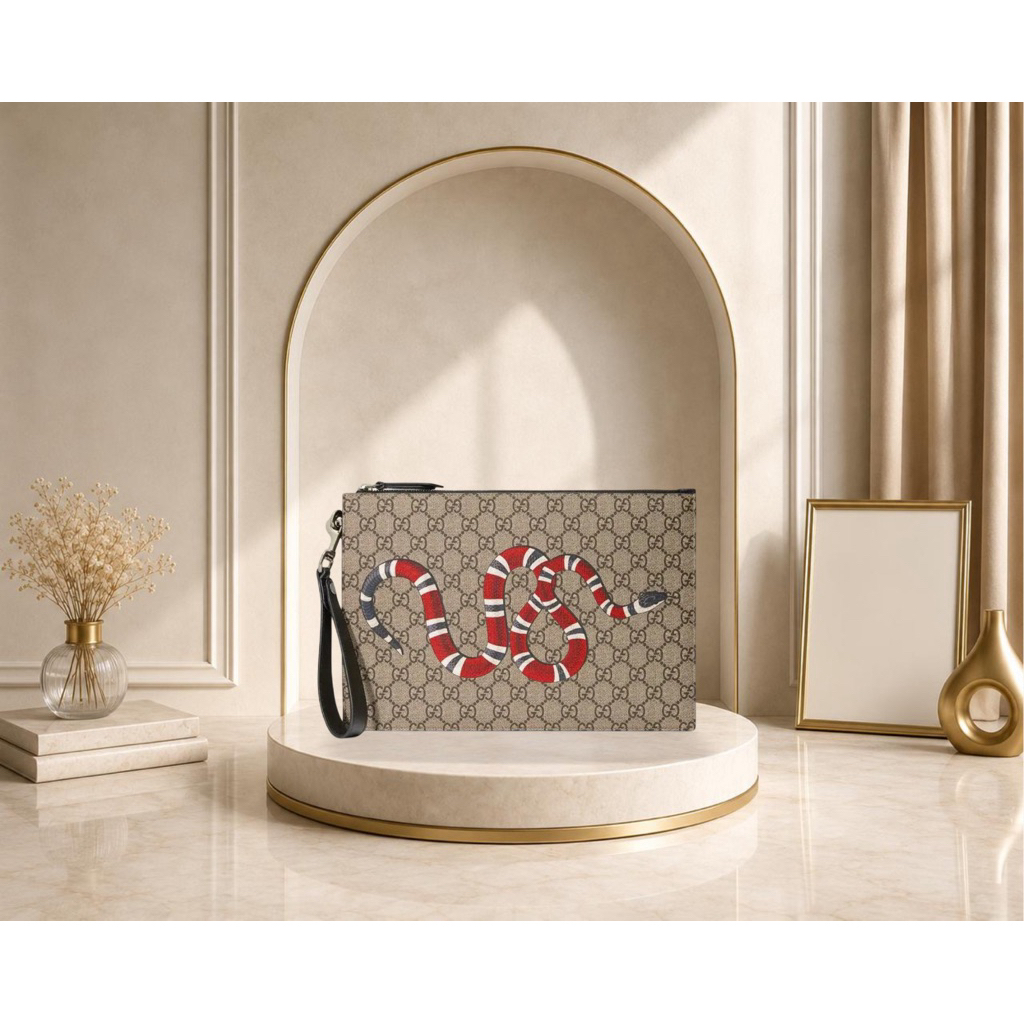 Gucci GG Supreme Clutch Bag Preloved