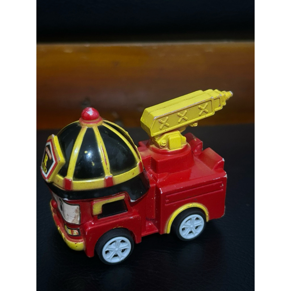 Mobil-mobilan pemadam kebakaran